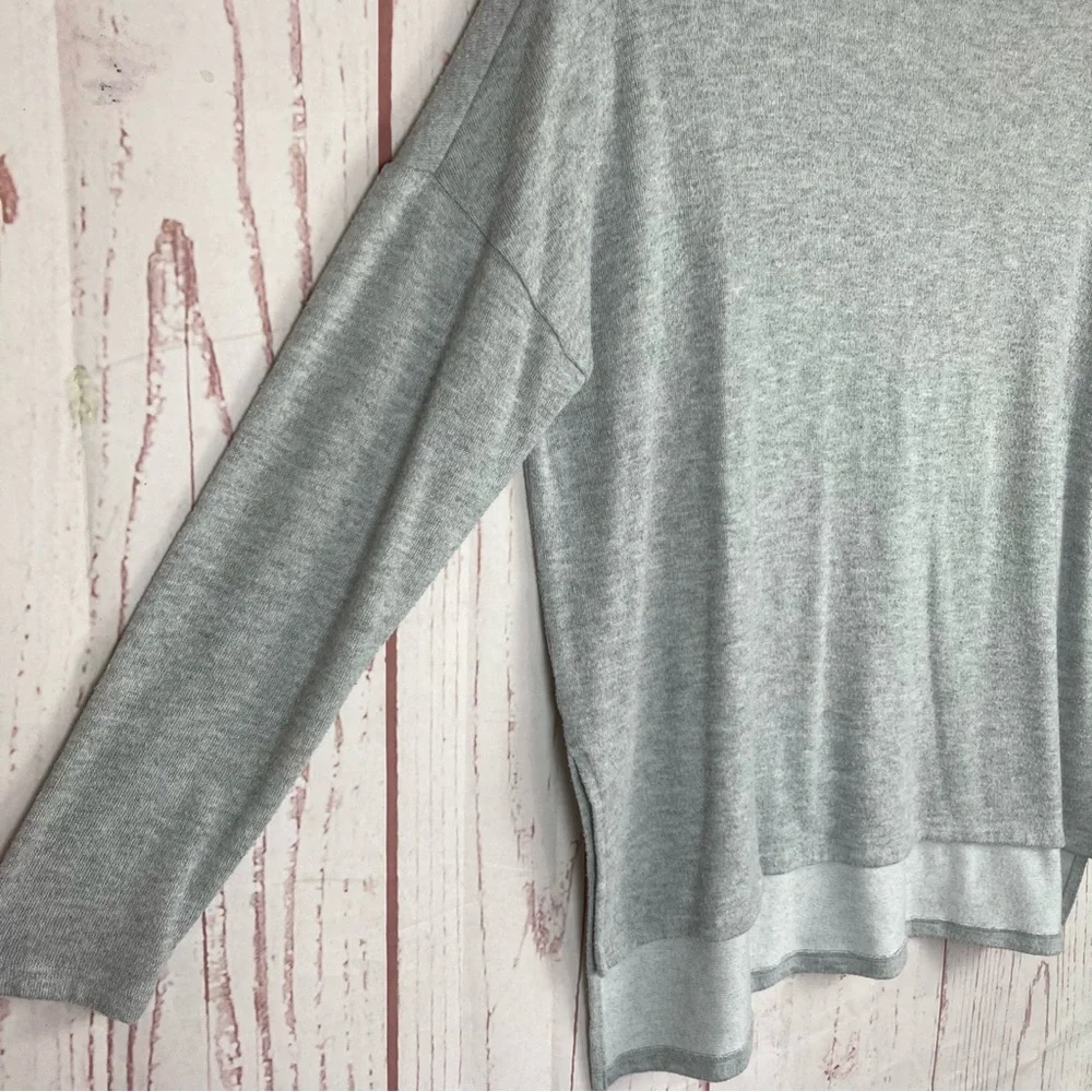 Lucky Brand S Small Basic Turtle Neck Top Gray Lightweight Stretch High Low Hem - Picture 4 of 8